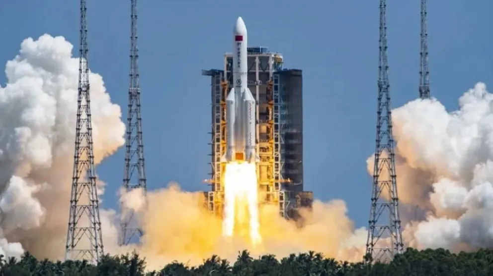 Un cohete chino impactaría contra la Tierra este fin de semana: dónde y cuándo caerán los restos