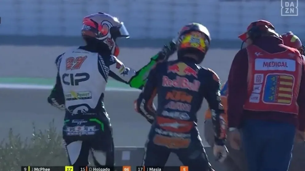 MotoGP:  Kaito Toba y Jaume Masiá a las trompadas en plena pista