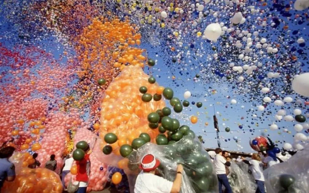 El día en que el cielo se cubrió de globos por un récord Guinness y se convirtió en una tragedia