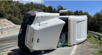 Un camión chileno volcó en la zona del paso Cardenal Samoré  y derramó combustible