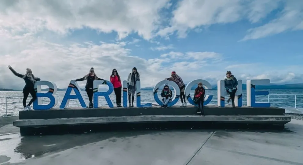 Cada vez se aprecian más grupos que retornan a la ciudad para revivir su viaje de egresados