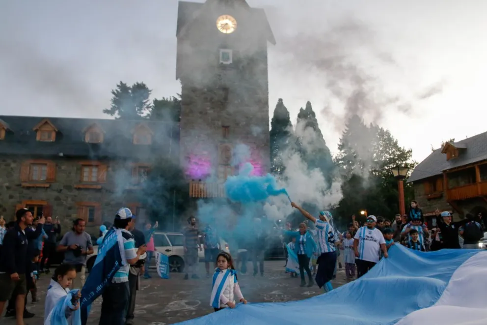 Hinchas de Racing festejaron el Trofeo de Campeones en el Centro Cívico