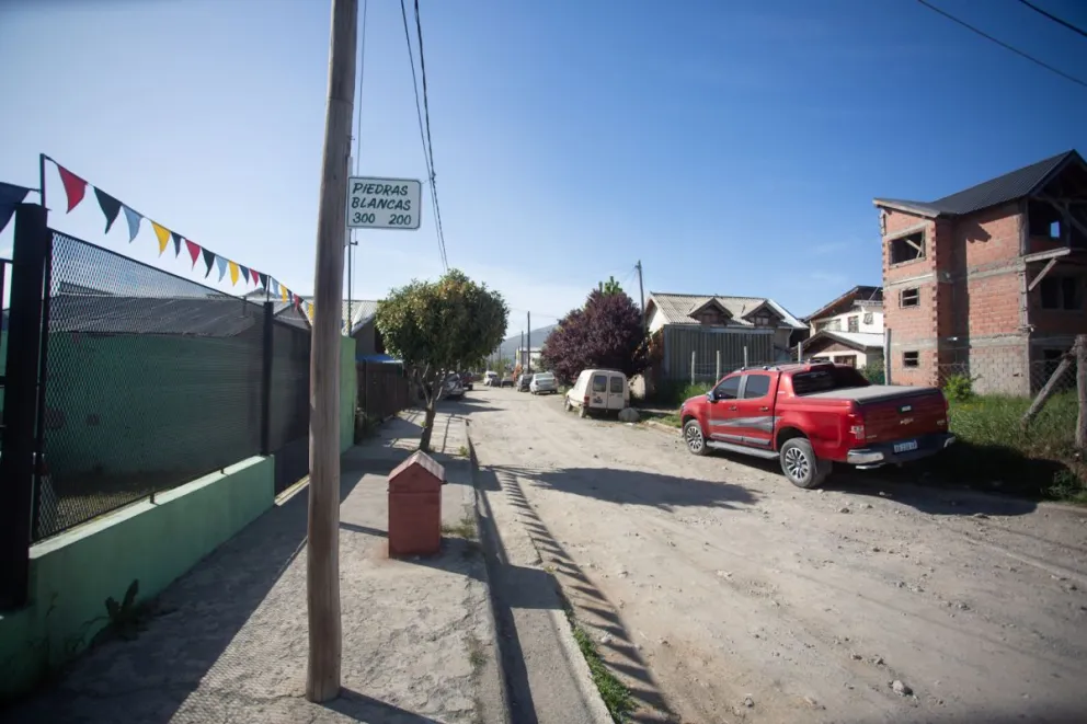 Una mujer fue detenida cuando amenazaba con lastimar a su bebé con un cuchillo