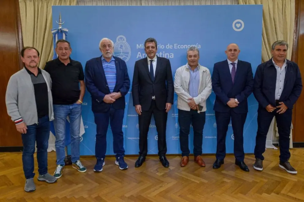 Paro general de transportistas el martes: el Gobierno los convocó para desactivar la medida de fuerza 