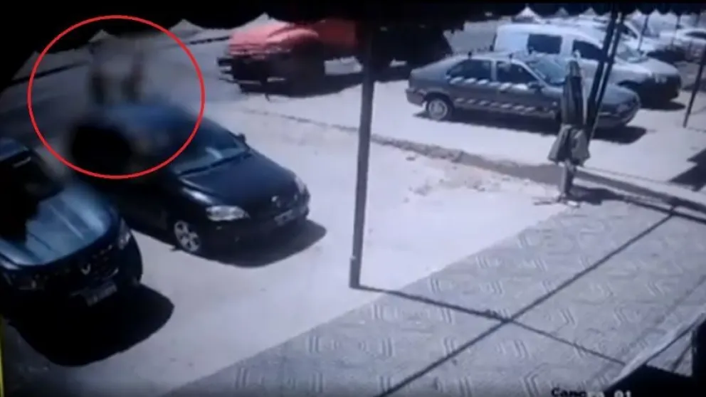 Video: borracho chocó una columna, atropelló a una familia y provocó la muerte de nena de 2 años