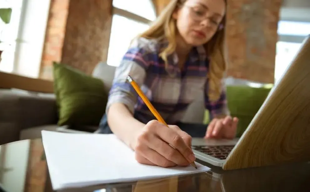 Bono de $13.400 para estudiantes: requisitos y hasta qué fecha se puede inscribir al programa 