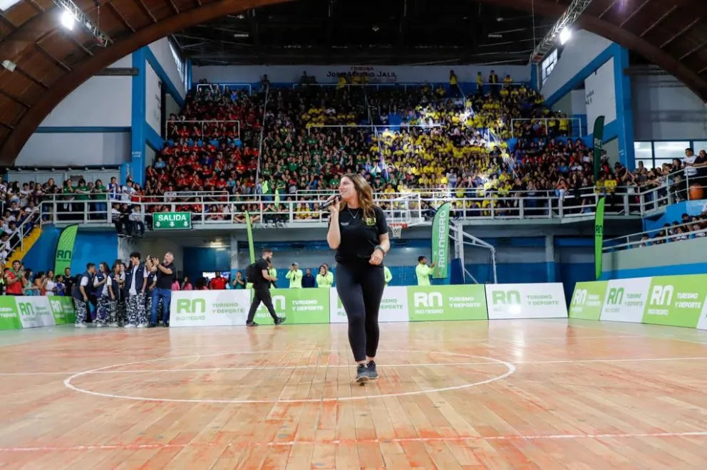 Con un gimnasio colmado, comenzó la gran final de los Juegos de Río Negro