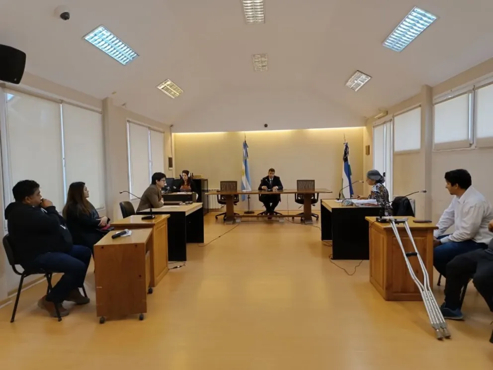 Fueron imputados por aplastar a un hombre contra el muro de las canchas de Adeful