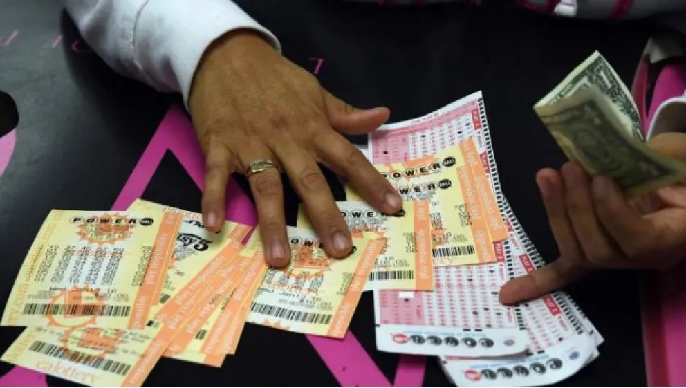 Increíble récord mundial: un hombre ganó más de 2000 millones en la lotería 