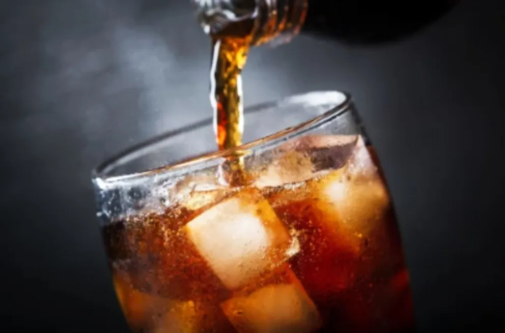 Revelación: un argentino descubrió el secreto para que las gaseosas no pierdan el gas