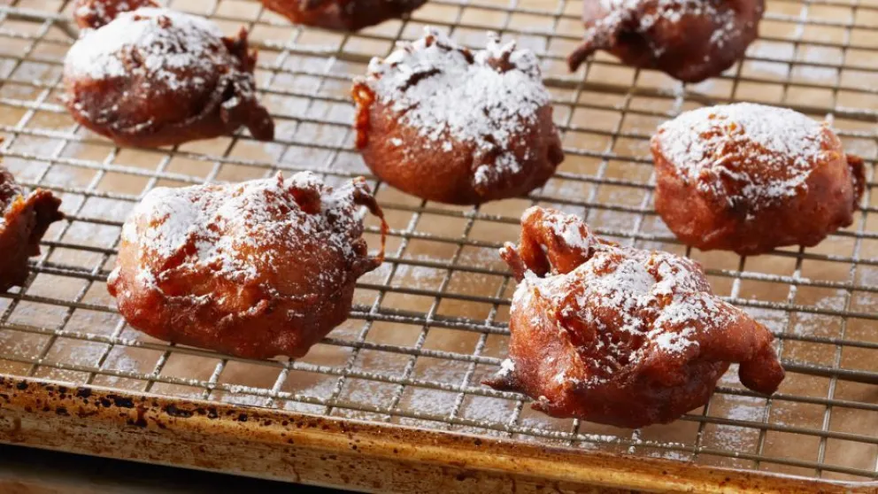 Buñuelos de manzana rallada: hacelos fritos o al horno con esta receta