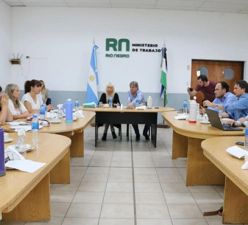 Presentaron una nueva oferta salarial a los gremios estatales de Río Negro