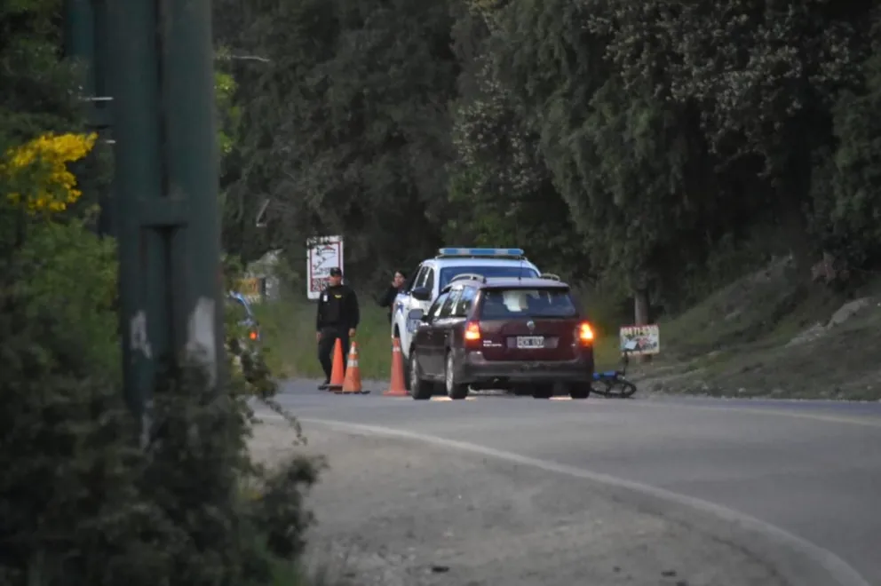 Un ciclista murió mientras circulaba por el kilómetro 7 de Av. de los Pioneros