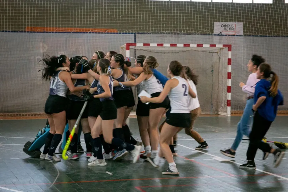 Bariloche y Lagos campeonas: levantaron la copa en Sub 16