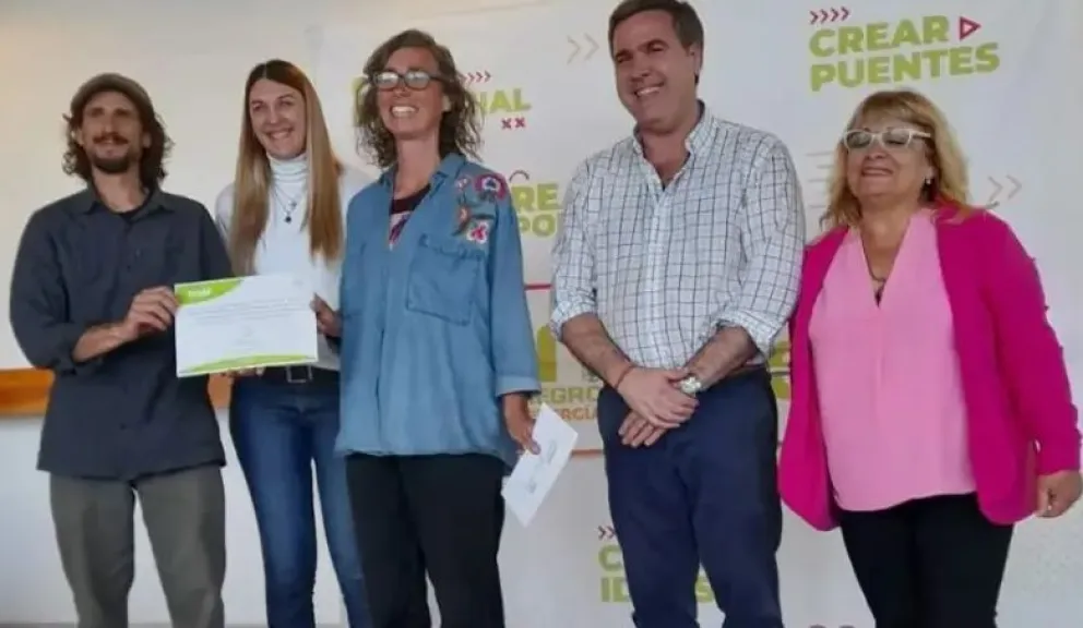 Provincia entregó certificados de financiamiento a 18 emprendimientos 