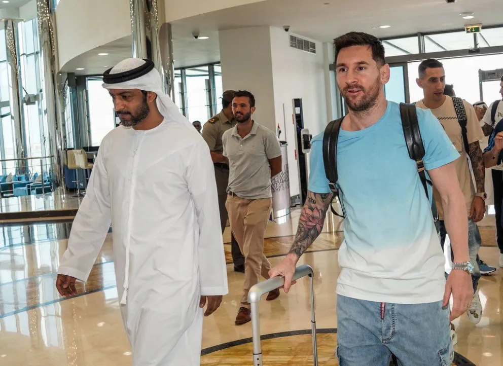 Modo Mundial: Messi llegó a Abu Dhabi y se sumó a la concentración de la Selección 