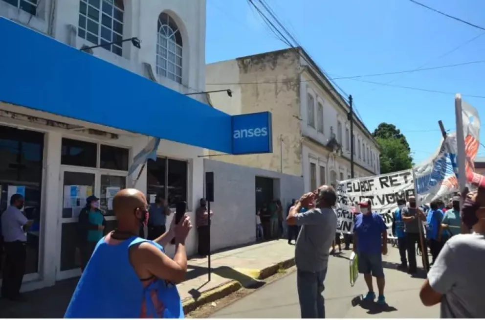 Retirados de la Policía se reunieron con Minor por el pago de zona