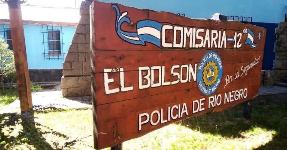 No pagaron las hamburguesas, agredieron al dueño del local y le quisieron robar la bici