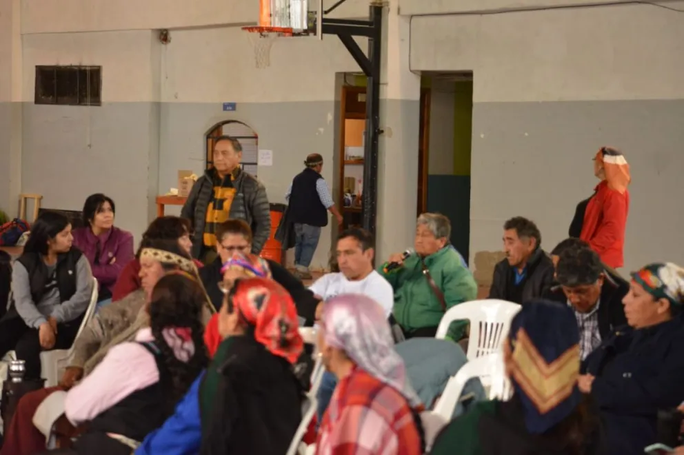 Para el lonko que se fue insultado del parlamento mapuche, “el rewe es trucho”