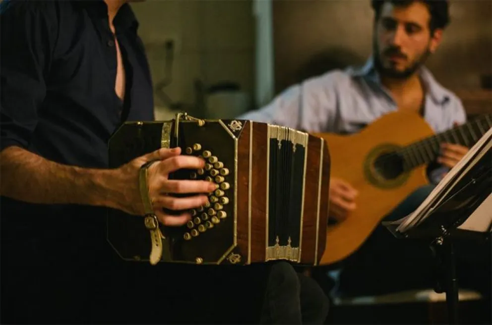 A puro fuelle y guitarra en el inicio de la Orquesta de Tango barilochense