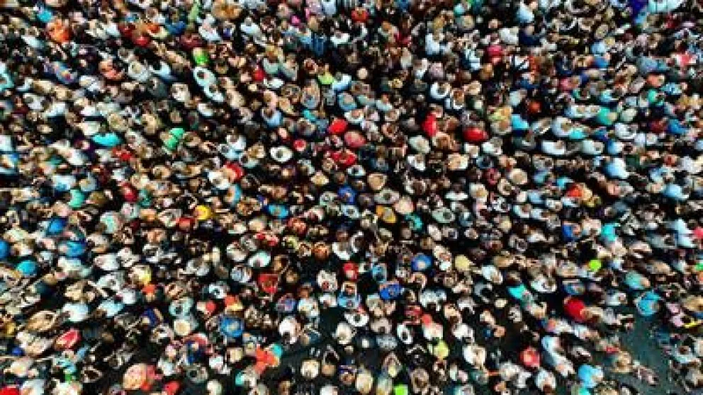 Cifra récord: La humanidad llegó a los 8 mil millones de habitantes