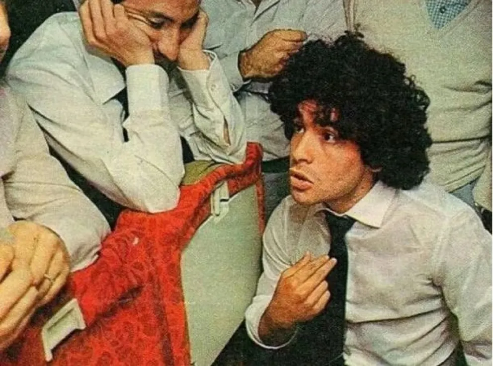 La foto viral de Maradona que lo relaciona con Messi e ilusiona a los hinchas ¿Es una señal divina?