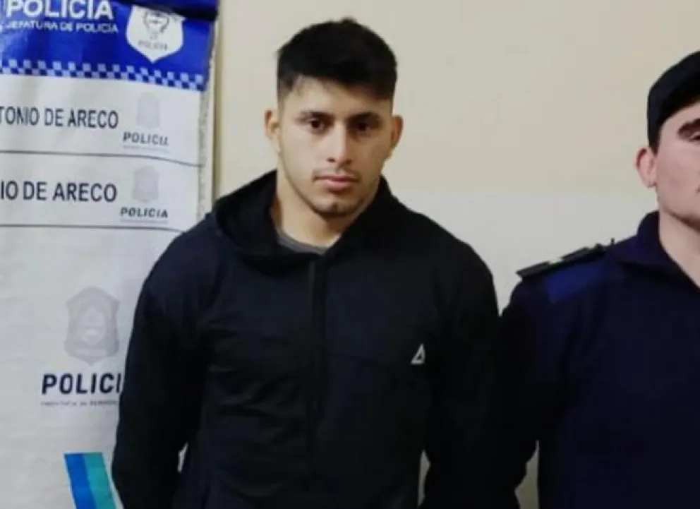 Brutal femicidio: un joven mató a su novia a golpes y prendió fuego la casa para ocultar el crimen