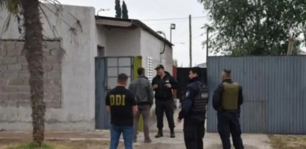 Hallan un esqueleto enterrado en una casa y sería de una mujer desaparecida hace 10 años