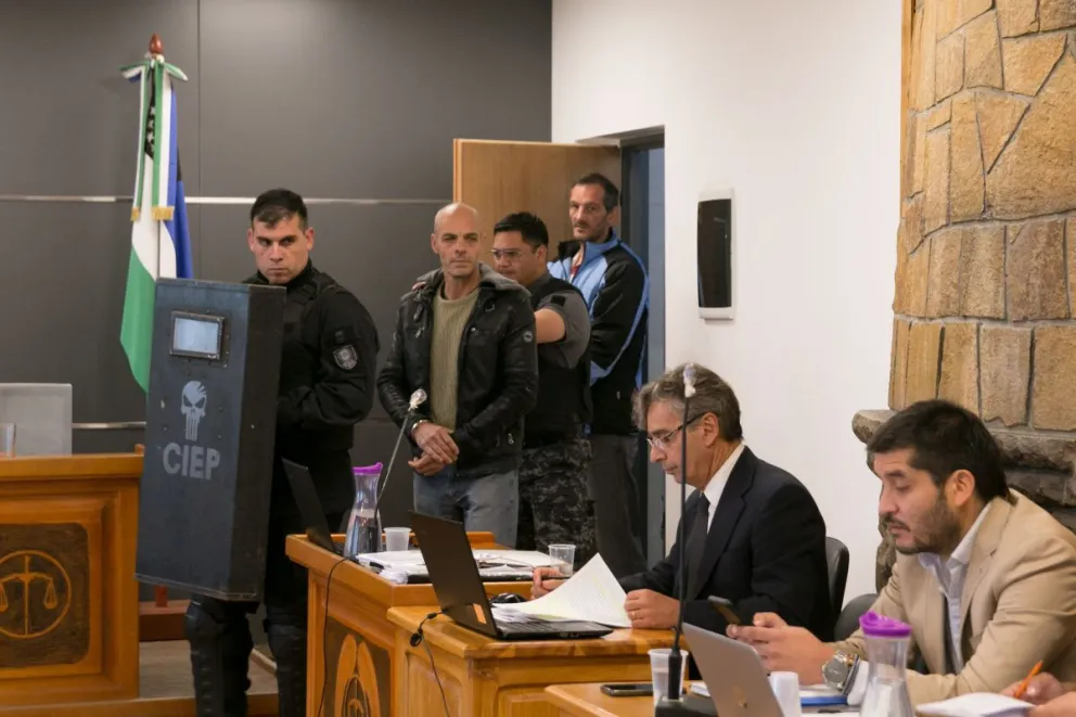  "Cuando estaba en el piso lo vi al peñi Elías escupiendo sangre"