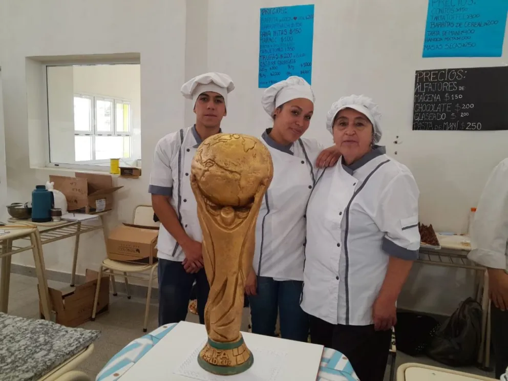 Lanzaron a la venta una rifa de la Copa del Mundial, 8 kilos de puro chocolate