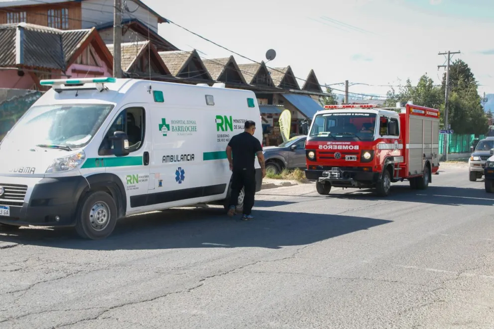 Un motociclista atropelló a un hombre y ambos resultaron lesionados