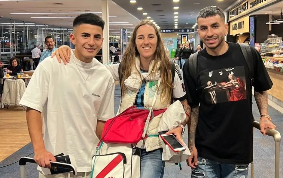 El viaje soñado: periodista rionegrina compartió vuelo rumbo a Qatar con Ángel Correa y Thiago Almada