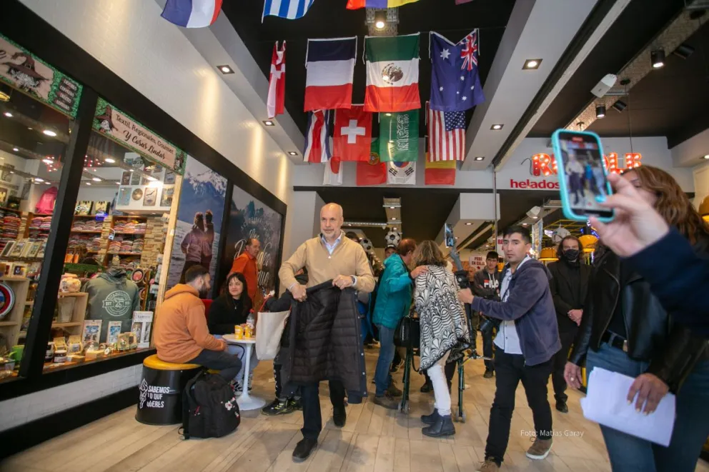 Larreta paseó por el centro de Bariloche en una visita que quiere mostrarlo “federalizado”