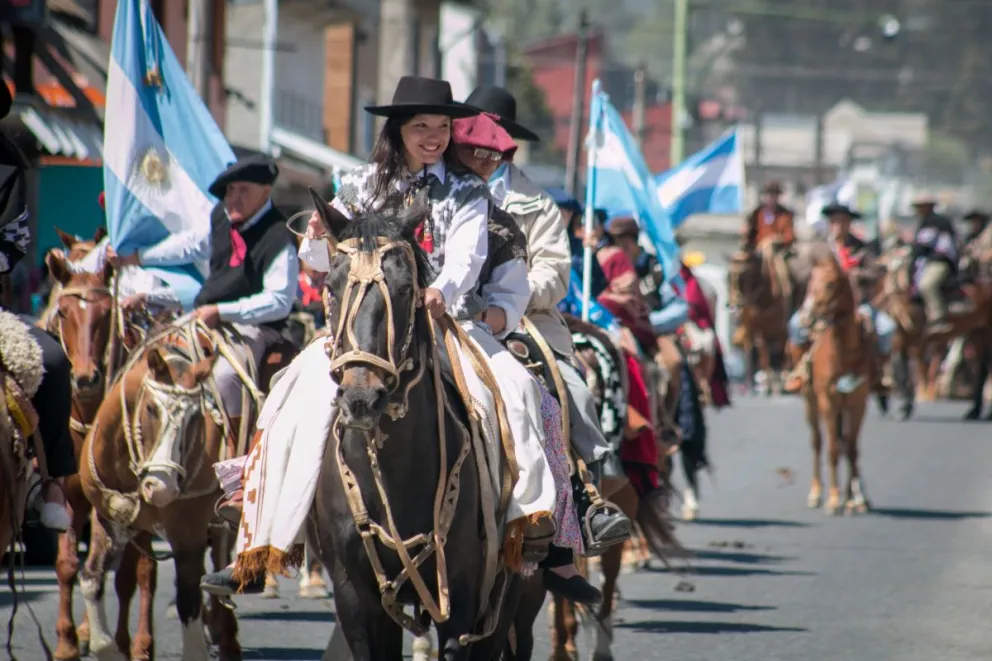 Tras el desfile criollo cargado de sentimientos, siguen las actividades por el Día de la Tradición