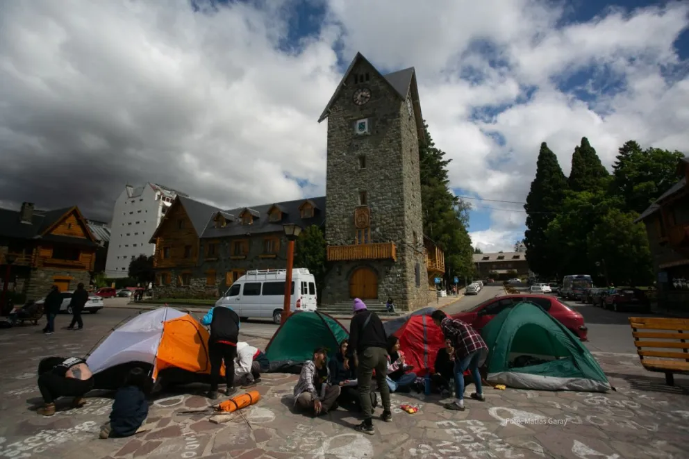 Una vez más, las carpas copan el Centro Cívico para visibilizar la crisis habitacional en Bariloche