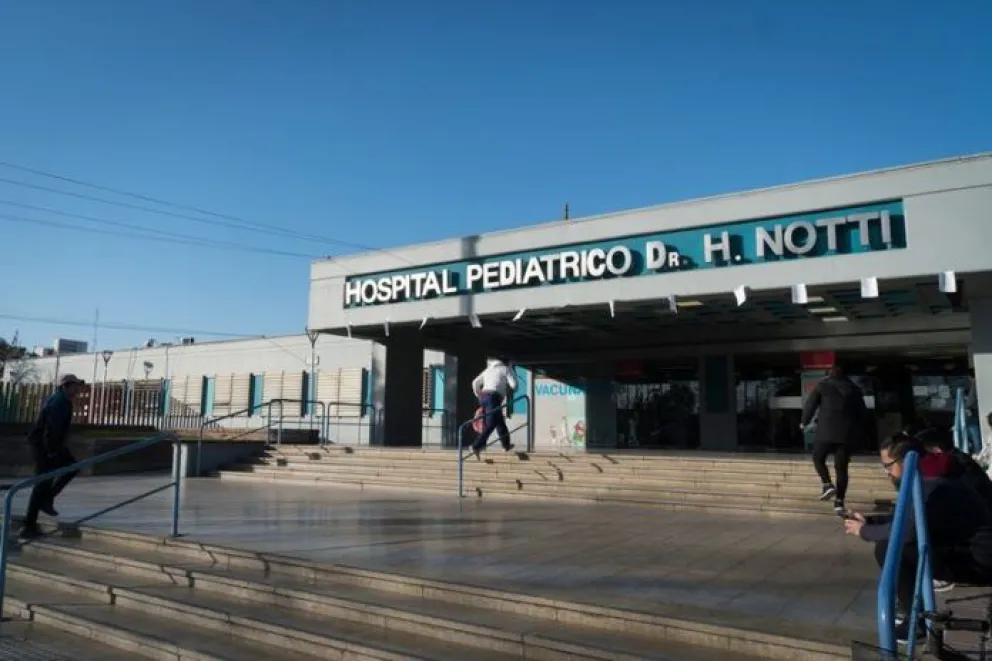 Un nene de 6 años cayó de un décimo piso al intentar escapar de un incendio y murió