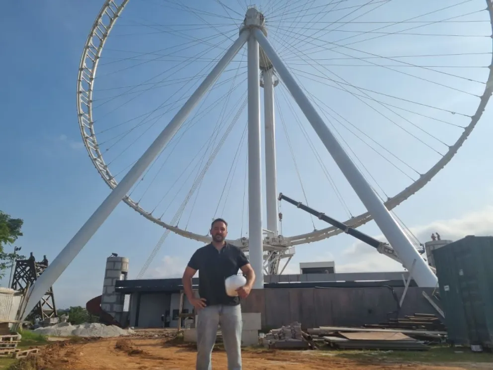 El barilochense que fabrica ruedas gigantes, parques de nieve y de diversiones por el mundo