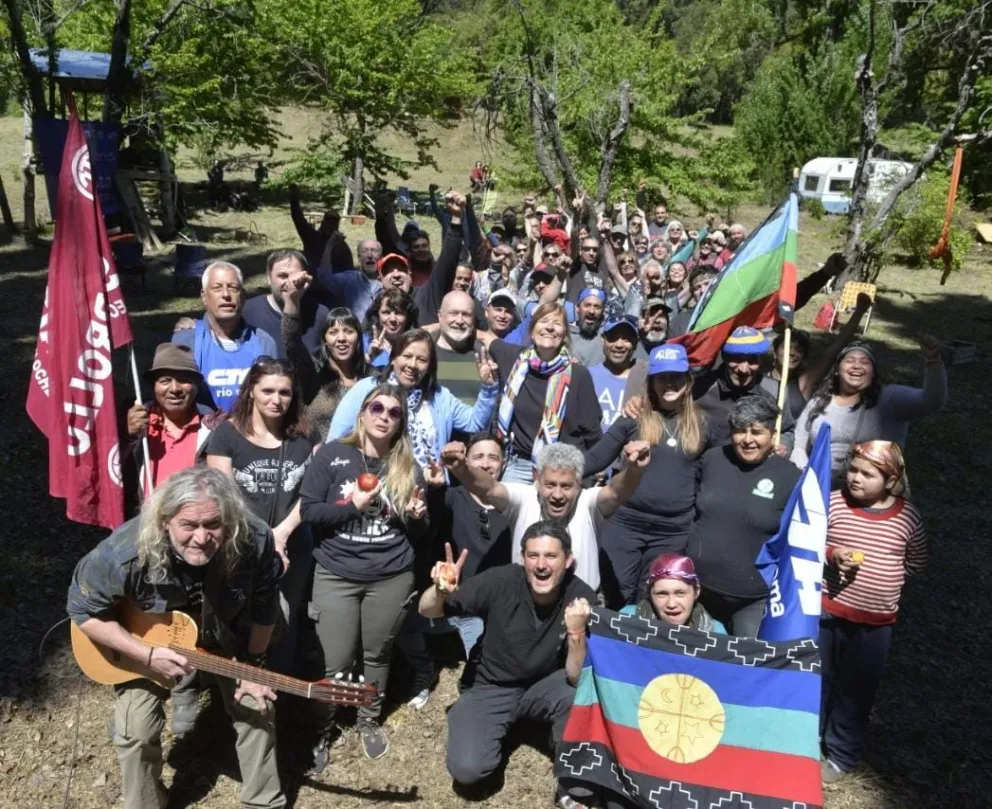 Más de 200 personas en el encuentro intercultural a favor del libre acceso al lago Escondido