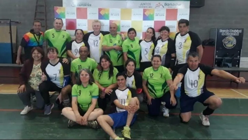 Jornada de vóley mixto en el Municipal 3