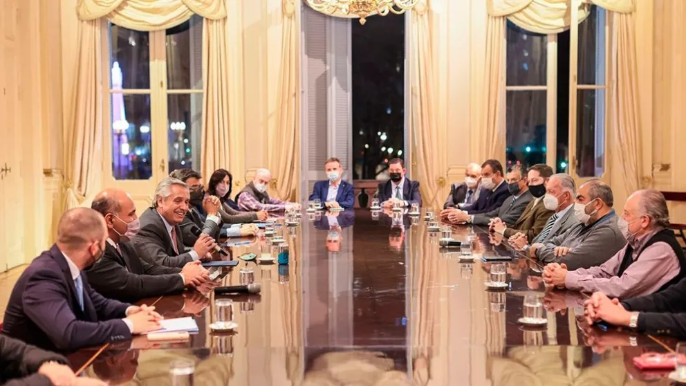 Negociarán un nuevo aumento del salario mínimo, vital y móvil: de cuánto sería