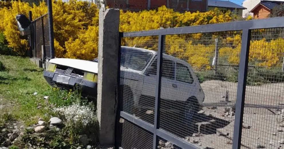 Momentos de nerviosismo en el San Francisco IV por un auto que se metió adentro de un patio