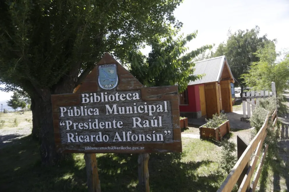 Robo en la Biblioteca "Raúl Alfonsín": Se llevaron tres computadoras y una impresora