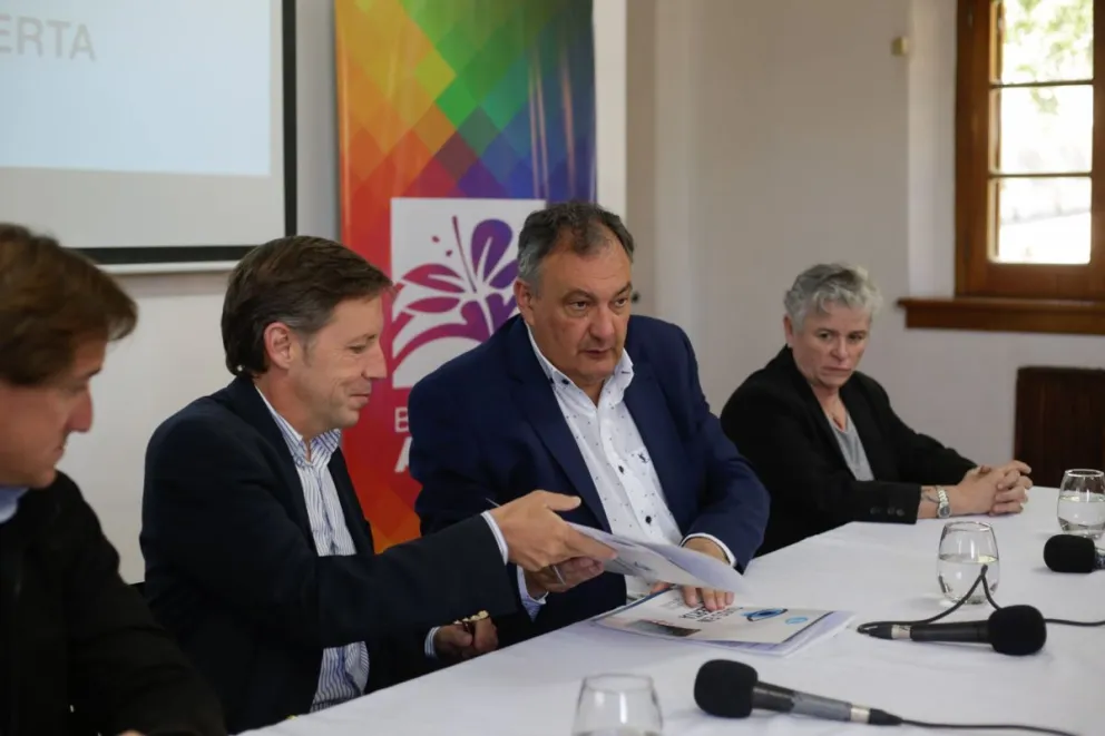 Apuntan a que los vecinos denuncien hechos de inseguridad por WhatsApp