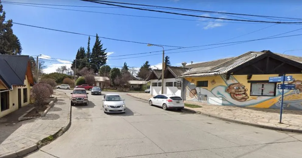 Le dio un paro cardíaco manejando, se subió a una vereda y chocó: murió en el Hospital Zonal