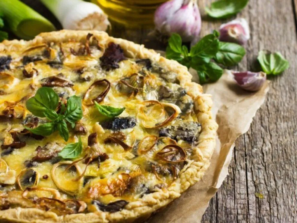 Paso a paso para cocinar una tarta de queso y hongos con masa casera