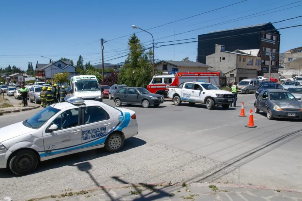 Debieron trasladar en ambulancia a una menor tras fuerte choque en Fagnano y Elordi
