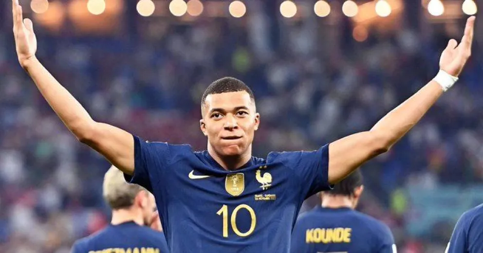 De la mano de Mbappe Francia se convirtió en el primer clasificado a octavos