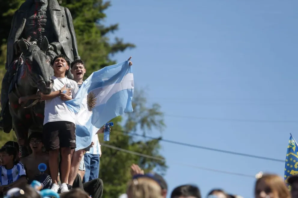Barilochenses y turistas hincharon por la Selección Argentina
