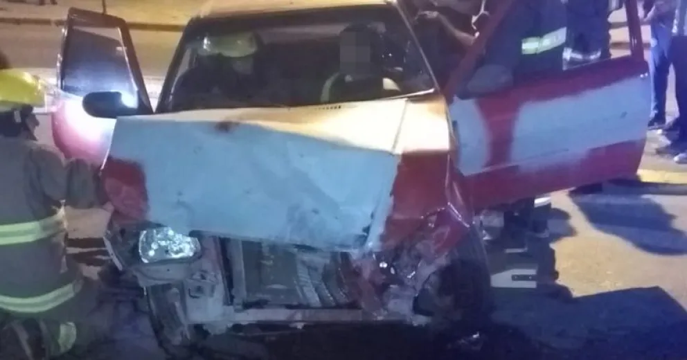 Una policía manejaba con 2,48 g/l de alcohol en sangre y chocó contra un colectivo de Mi Bus