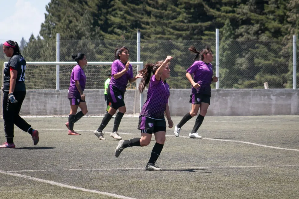 Las chicas del fútbol libre juegan hoy